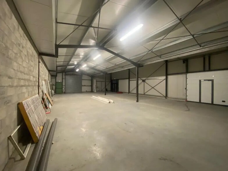 Industrial in Audenge for lease - Interior Photo - Image 3 of 6