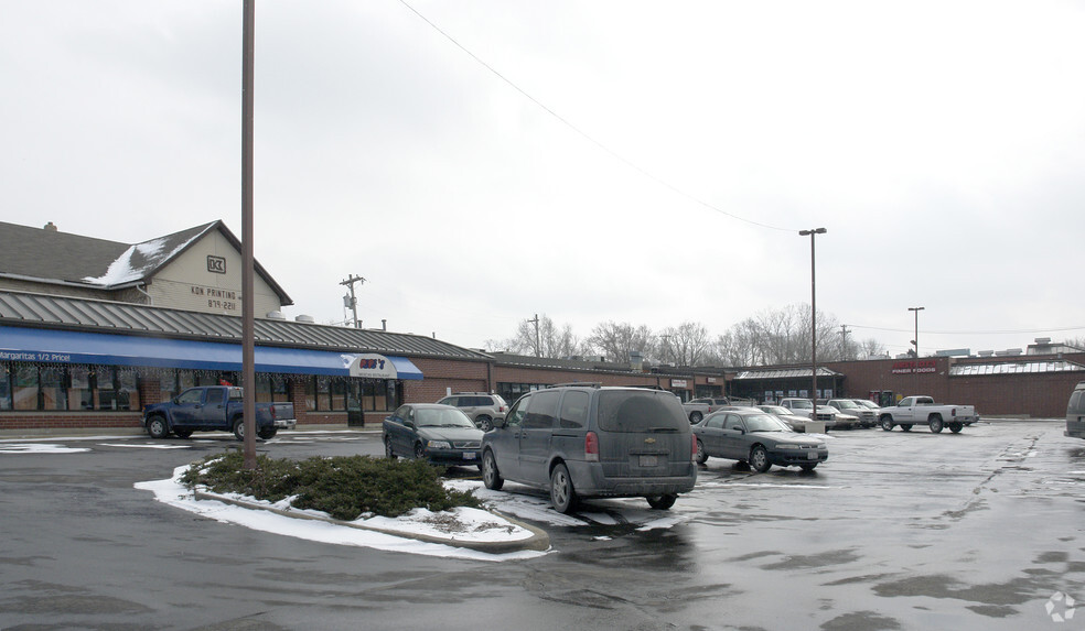 8-28 S Van Buren St, Batavia, IL for lease - Primary Photo - Image 1 of 6