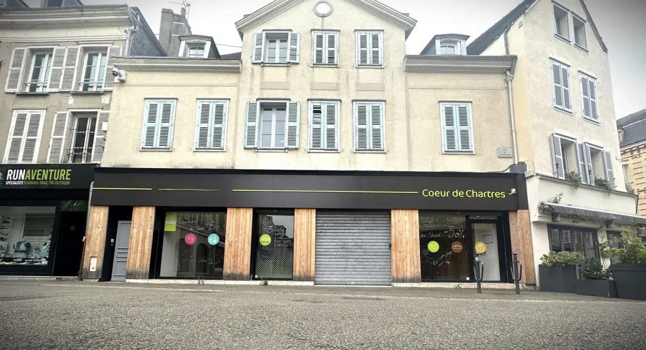 Retail in Chartres for lease Building Photo- Image 1 of 15