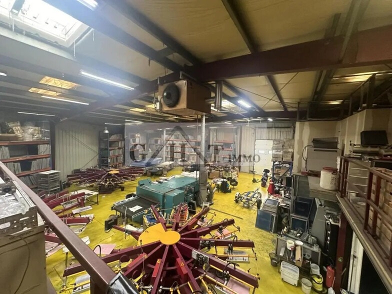 Industrial in Saint-Denis for sale - Building Photo - Image 1 of 7