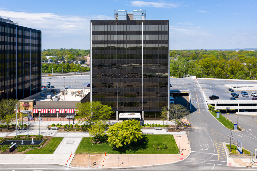 411 Hackensack Ave, Hackensack, NJ for lease - Building Photo - Image 3 of 13