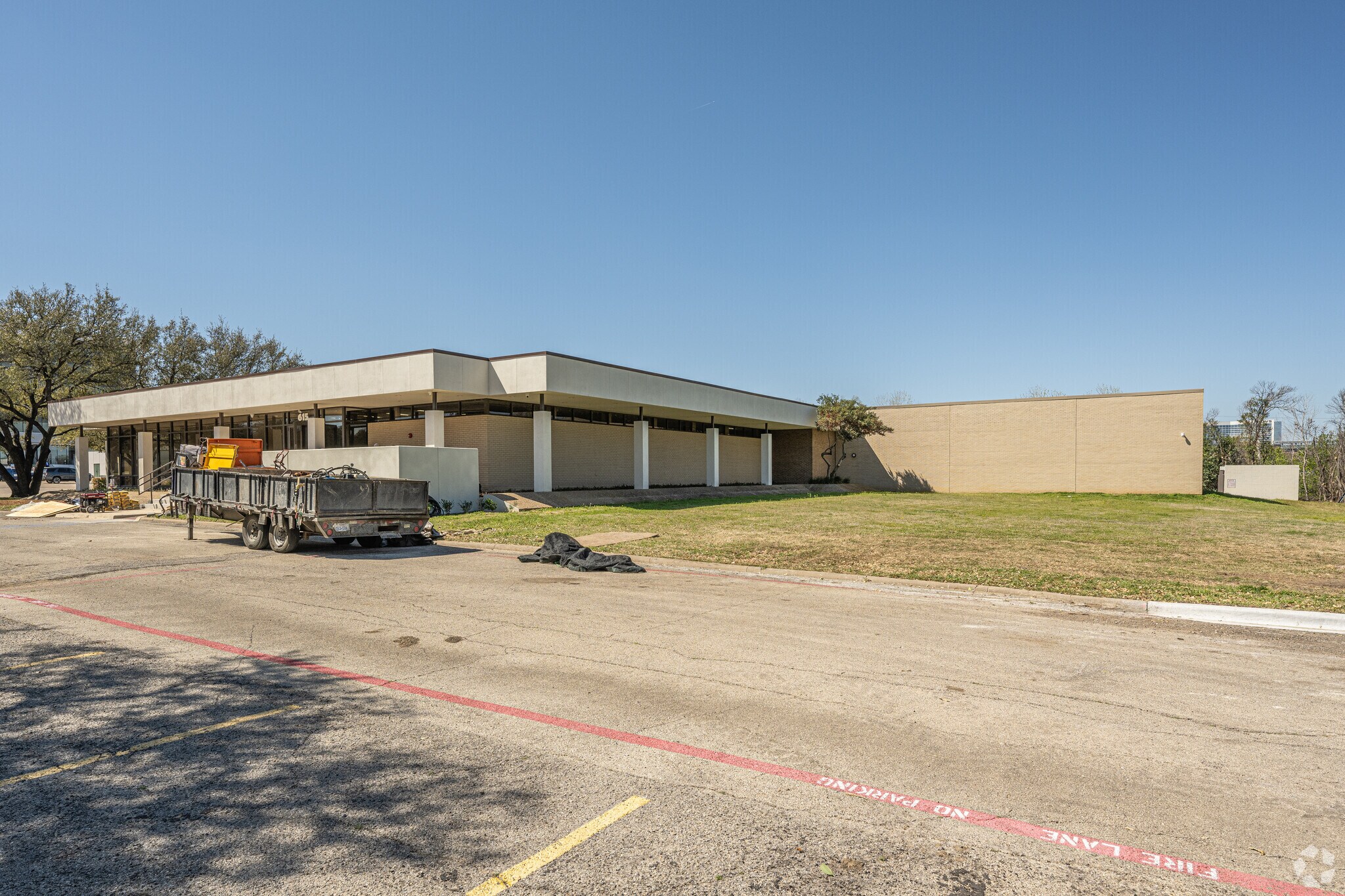 615 Six Flags Dr, Arlington, TX for sale Primary Photo- Image 1 of 1