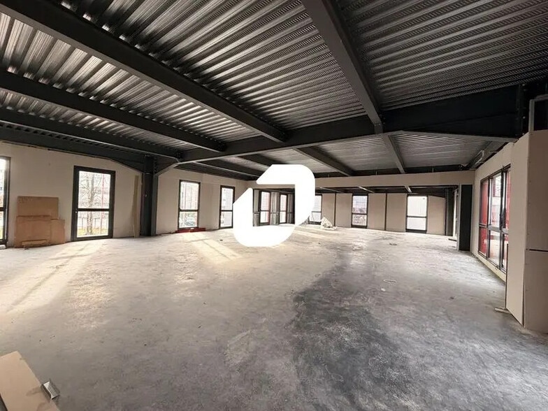 Office in Pessac for lease - Interior Photo - Image 3 of 6