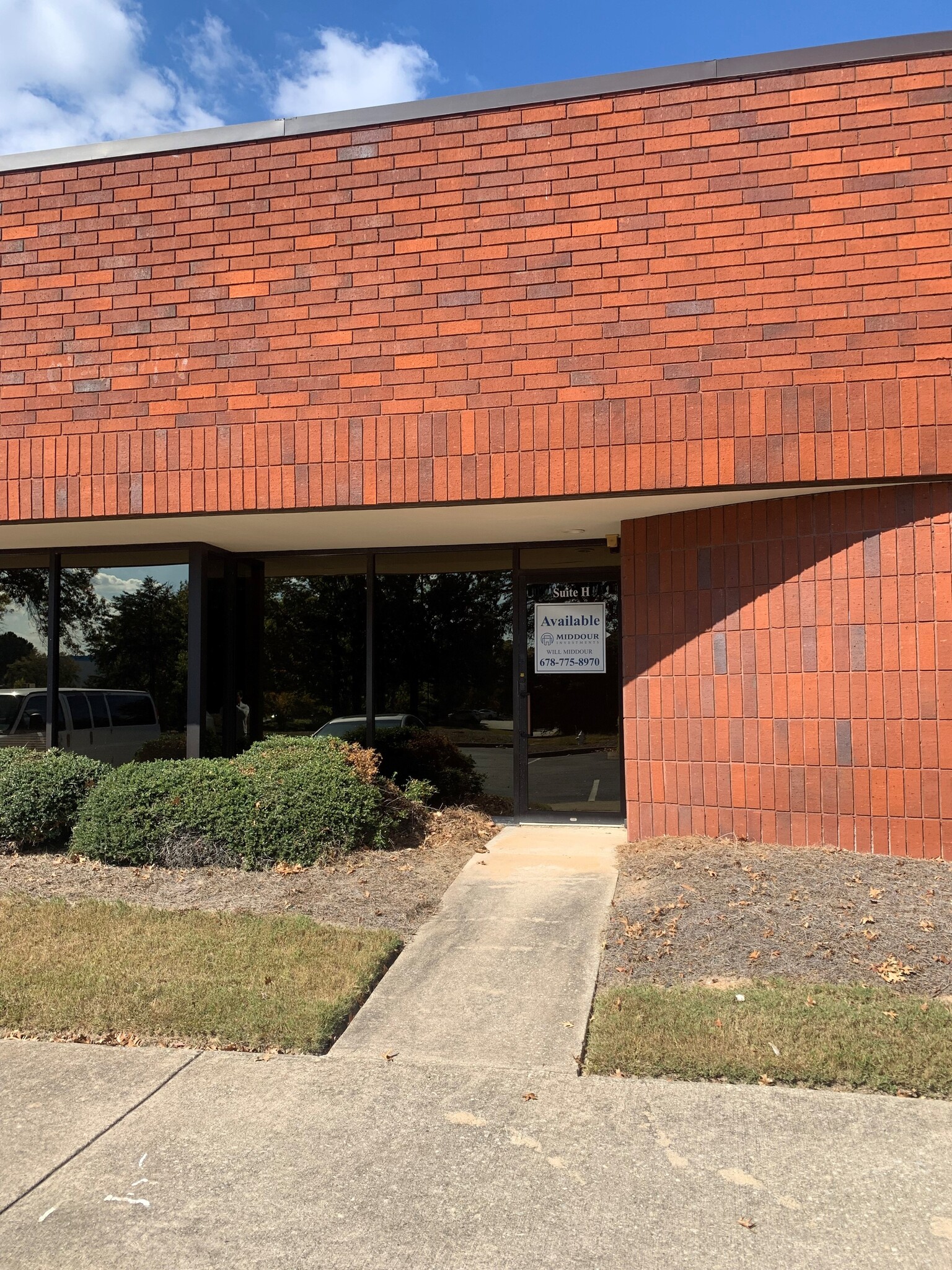 2046 W Park Pl, Stone Mountain, GA for lease Building Photo- Image 1 of 10