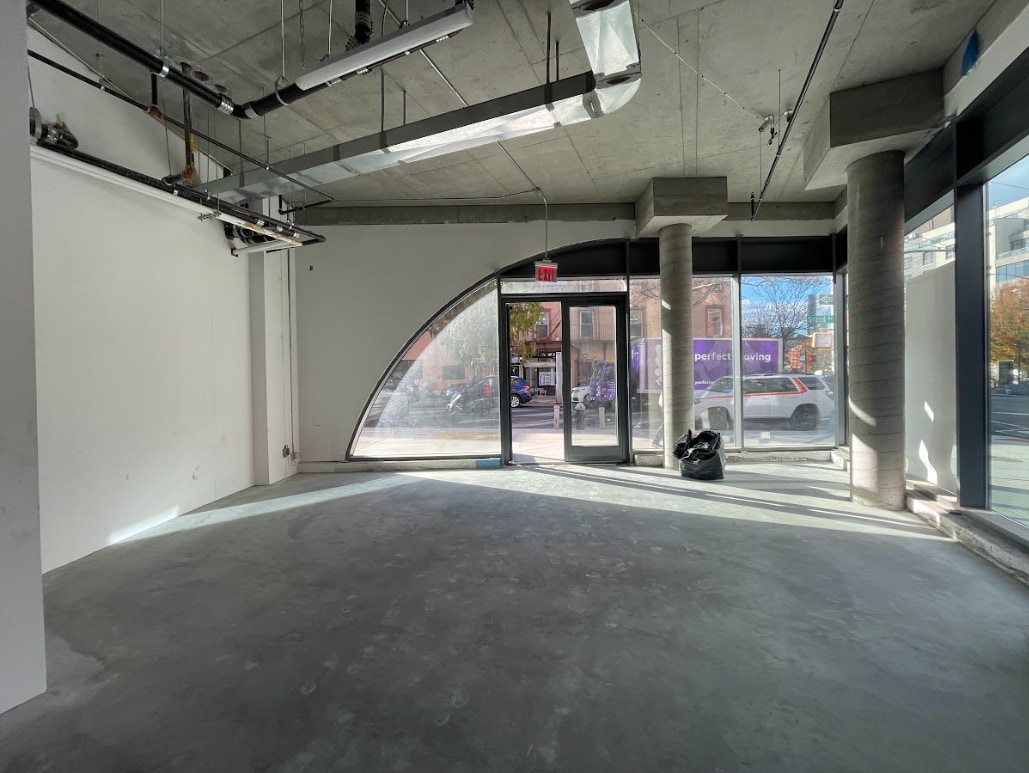 Retail in  for lease Interior Photo- Image 1 of 3