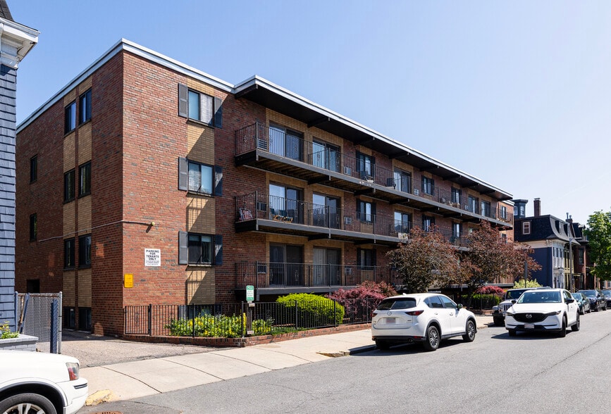 Castle Island Portfolio portfolio of 4 properties for sale on LoopNet.com - Building Photo - Image 2 of 7