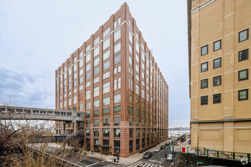 85 10th Ave, New York, NY for lease - Building Photo - Image 1 of 7