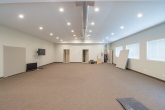 8016 W 4th Ave, Kennewick, WA for lease Interior Photo- Image 2 of 9