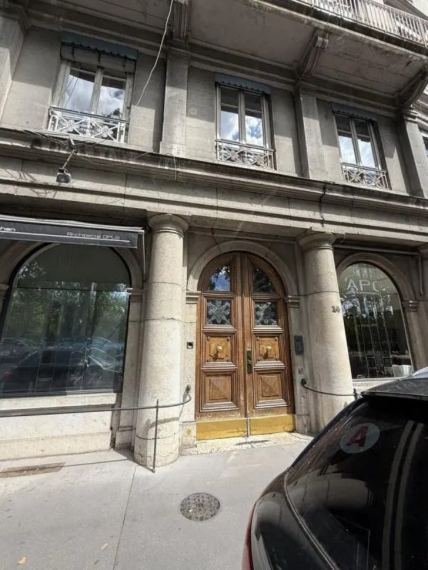 Retail in Lyon for sale Building Photo- Image 1 of 13