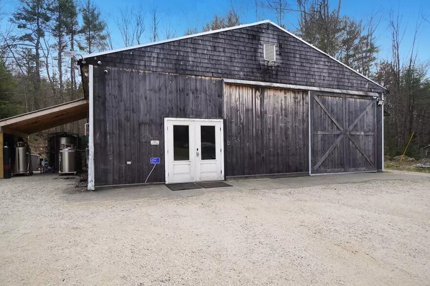 244 Sanford Rd, Alfred, ME for sale - Building Photo - Image 1 of 21