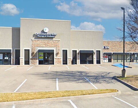 2001 SE Green Oaks Blvd, Arlington, TX for lease - Primary Photo - Image 1 of 1