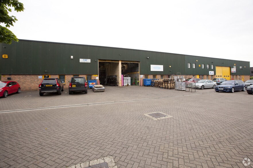 9 Pipers Ln, Thatcham, RG19 4NA