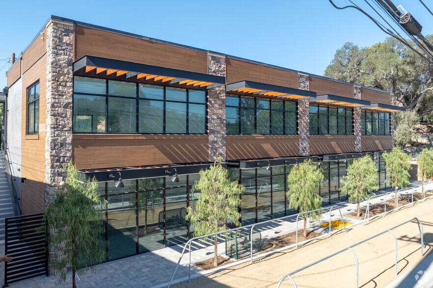 9668 Sunland Blvd, Shadow Hills, CA for lease - Building Photo - Image 1 of 31