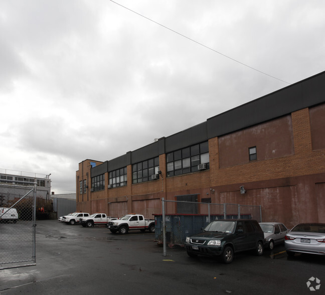 52-04 Grand Ave, Maspeth, NY for lease - Building Photo - Image 2 of 8