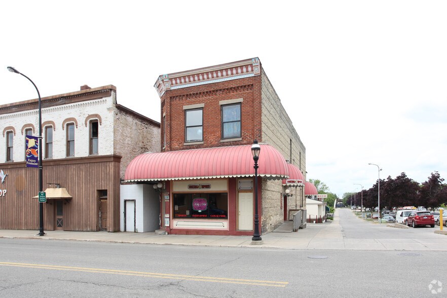 9 N Division Ave, Fremont, MI for sale - Primary Photo - Image 1 of 1