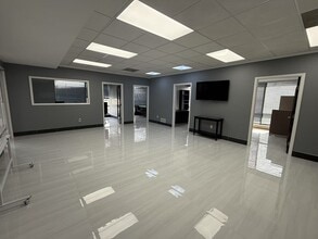 7862 Kingland Dr, West Chester, OH for lease Interior Photo- Image 2 of 15