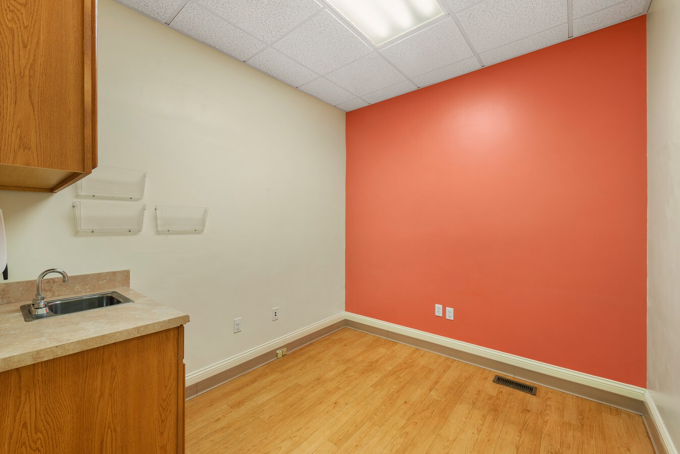 315 Commonwealth Ave, Warwick, RI 02886