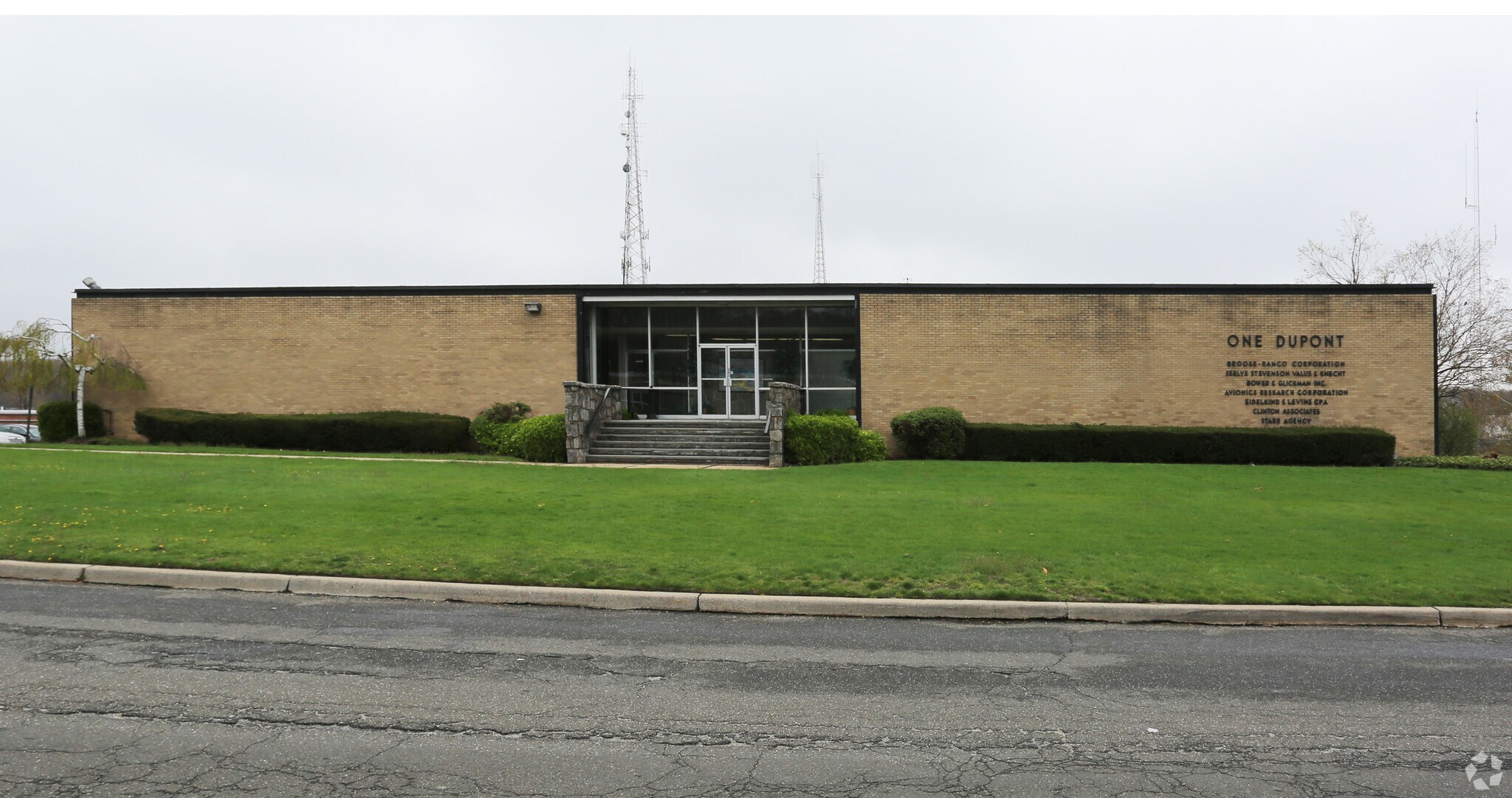 1 DuPont St, Plainview, NY 11803 Plainview Business Center