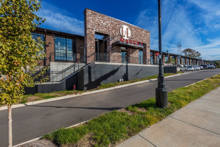 3814 Charlotte Ave, Nashville, TN for lease - Building Photo - Image 1 of 5