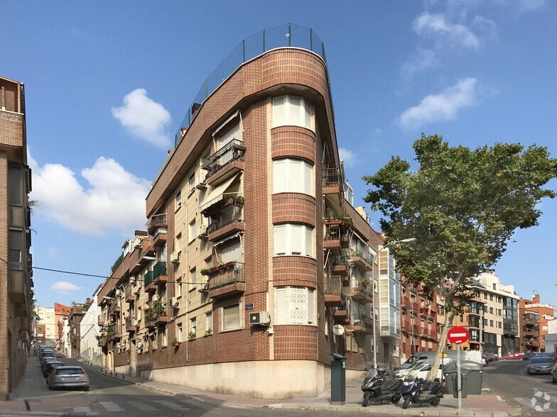 Calle de las Almortas, 16, Madrid, Madrid for sale - Building Photo - Image 2 of 2