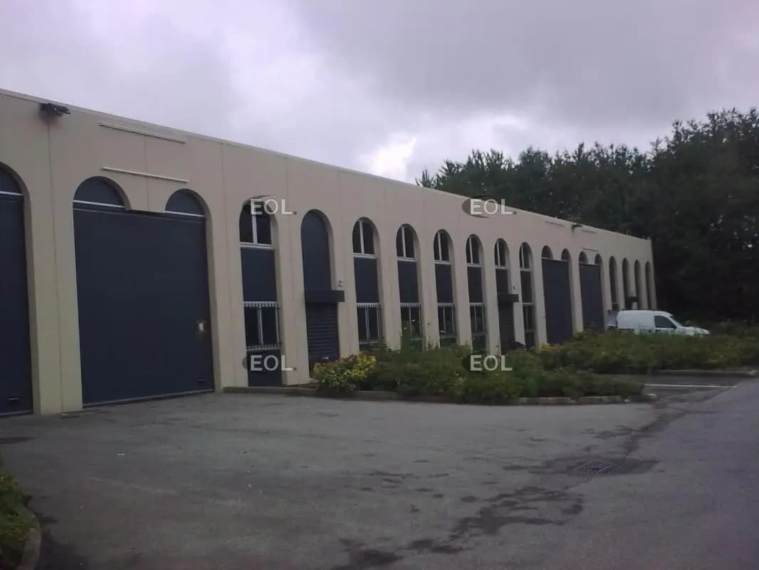 Flex in Noisy-le-Grand for lease Building Photo- Image 1 of 12