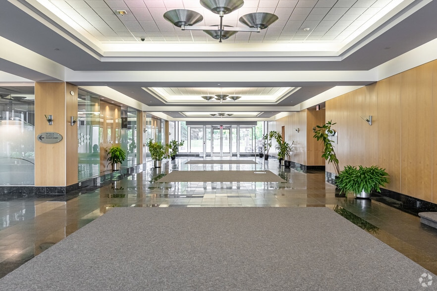 400 March Rd, Ottawa, ON for lease - Lobby - Image 2 of 6