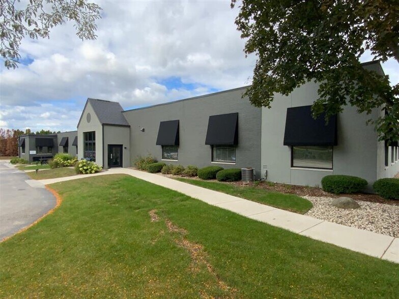 13500 Watertown Plank Rd, Elm Grove, WI for sale - Building Photo - Image 1 of 1