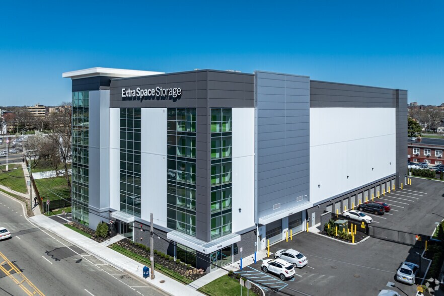 46 Greenwich St, Hempstead, NY for sale - Primary Photo - Image 1 of 1