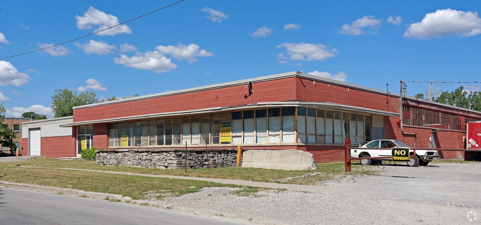 254 Bartley Dr, Toronto, ON for sale - Primary Photo - Image 1 of 1