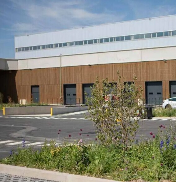 Flex in Tremblay-en-France for lease - Building Photo - Image 3 of 4