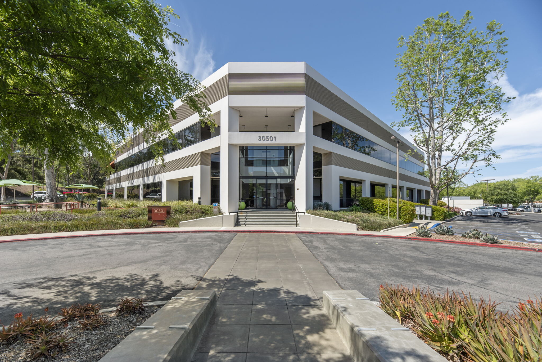 30501 Agoura Rd, Agoura Hills, CA for lease Building Photo- Image 1 of 23
