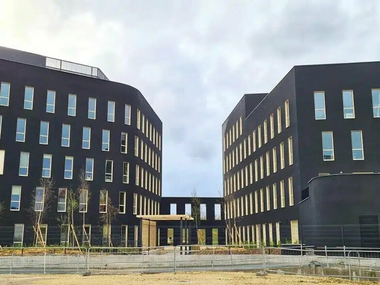 Office in Troyes for lease - Building Photo - Image 2 of 5