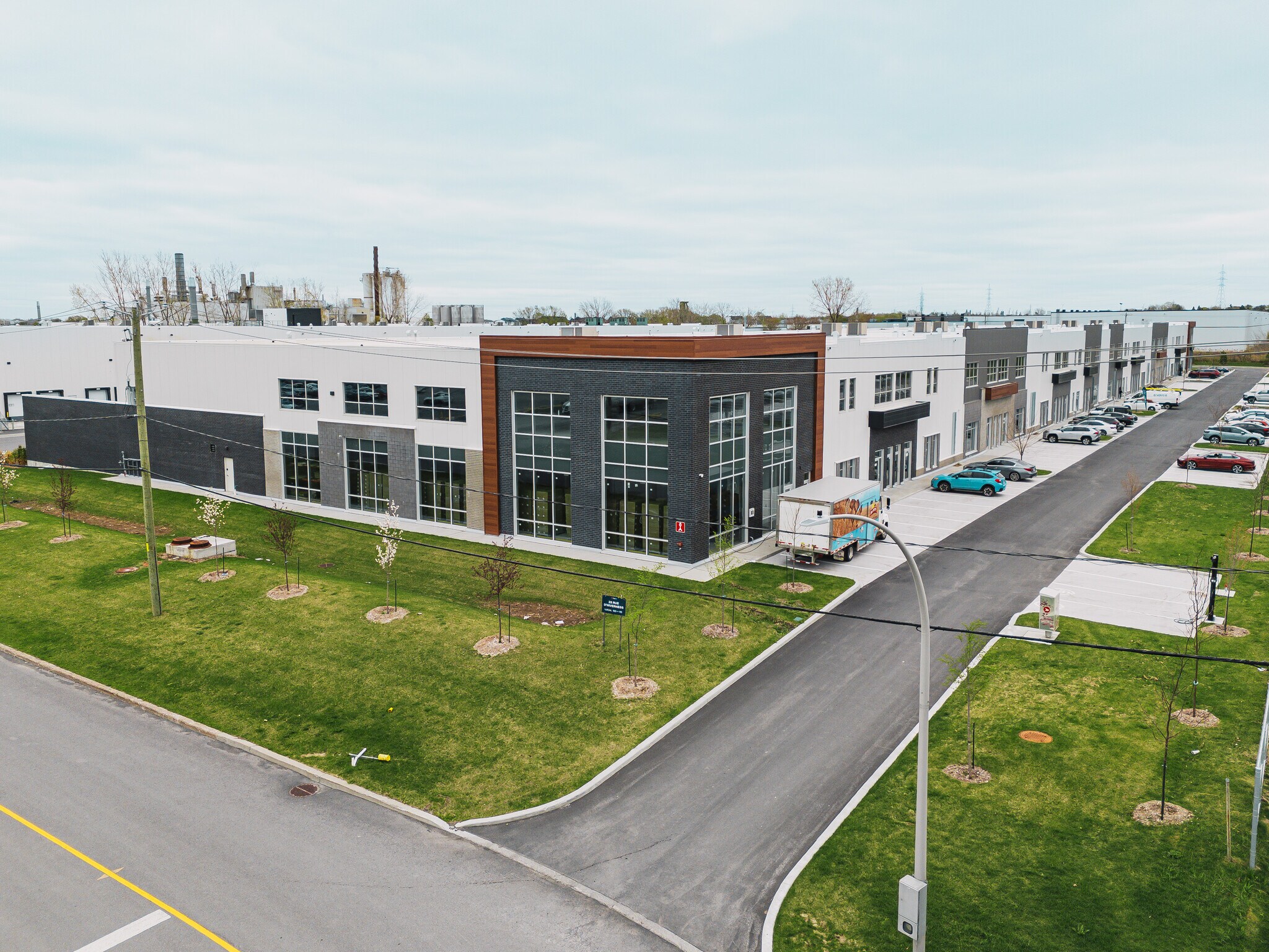 156 Av D'Iberia, Candiac, QC for lease Primary Photo- Image 1 of 5