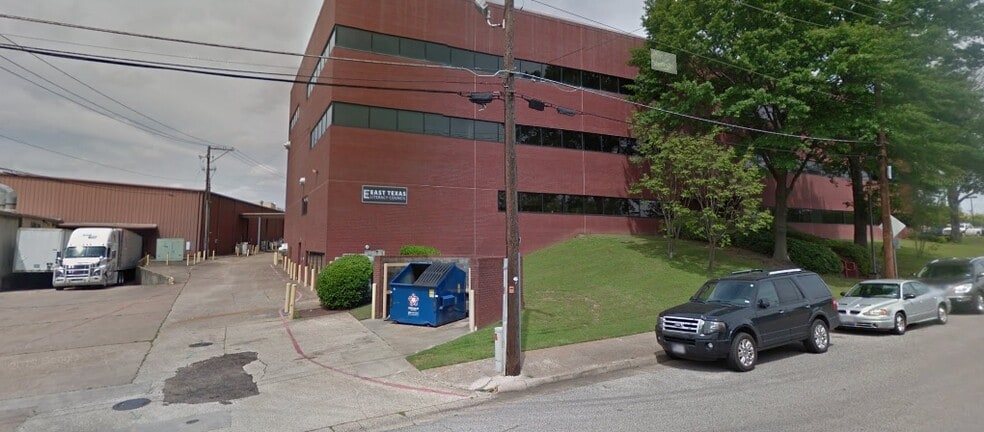 323 E Tyler St, Longview, TX for lease - Building Photo - Image 2 of 3