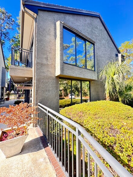 1 Corpus Christie Pl, Hilton Head Island, SC for lease - Building Photo - Image 2 of 6