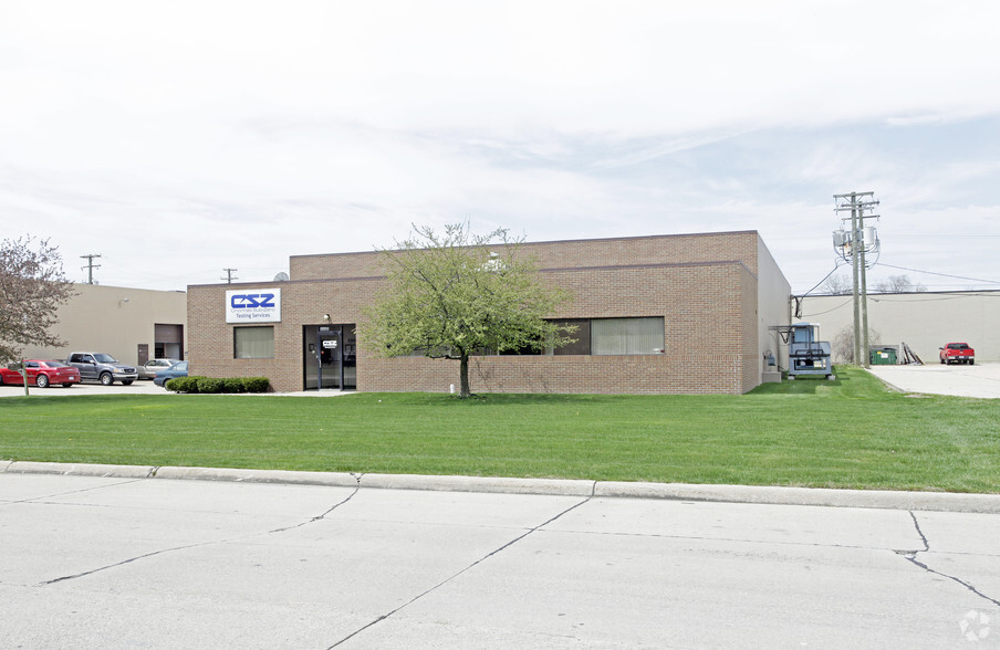 44461 Phoenix Dr, Sterling Heights, MI for lease - Primary Photo - Image 1 of 2