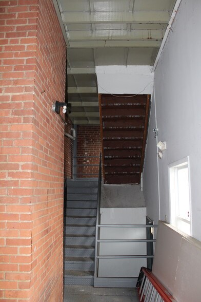 886 Maple Ave, Hartford, CT for sale - Interior Photo - Image 1 of 1