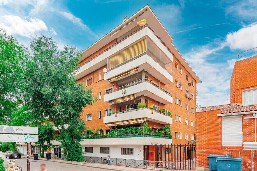 Calle de Velayos, 4, Madrid, Madrid for lease - Primary Photo - Image 1 of 2