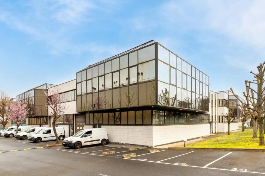11/13 Rue Des Hautes Pâtures, Nanterre for lease - Building Photo - Image 3 of 17