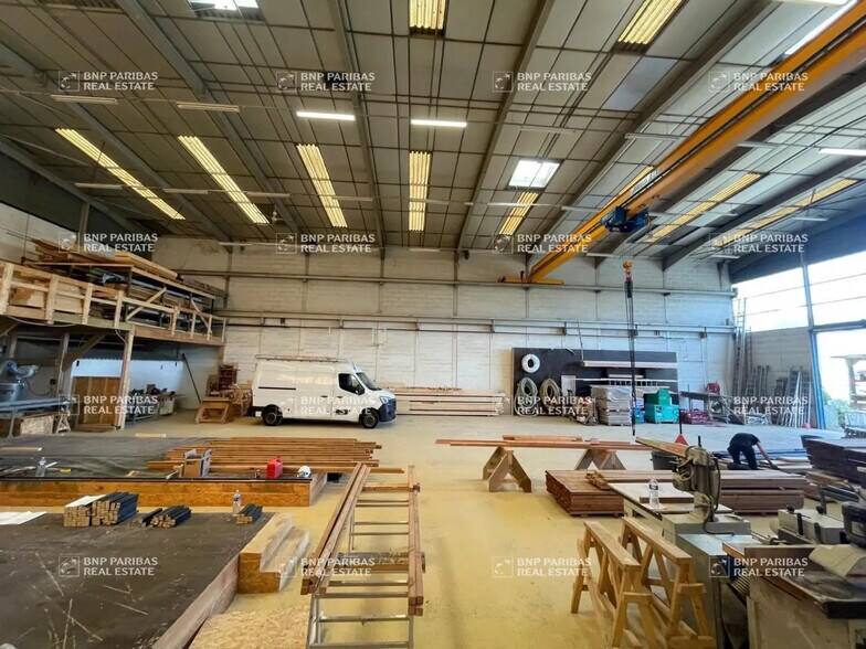 Flex in Fretin for lease - Interior Photo - Image 3 of 11