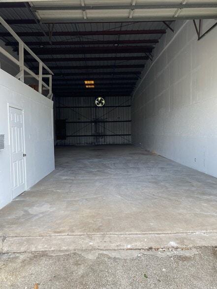 615-629 Leago St, Houston, TX for lease - Building Photo - Image 3 of 11