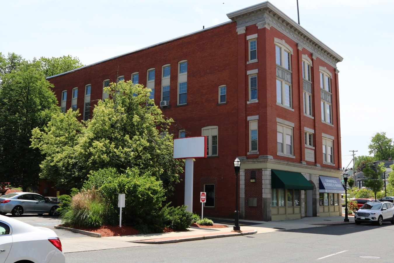 35 Center St, Chicopee, MA 01013