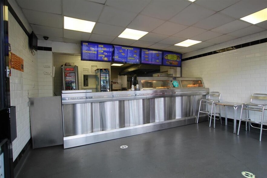 327 Welbeck Rd, Newcastle Upon Tyne for lease - Building Photo - Image 2 of 12