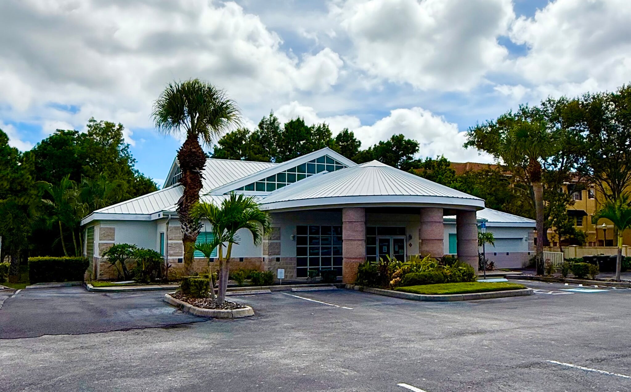 505 Druid Rd E, Clearwater, FL for lease Primary Photo- Image 1 of 2