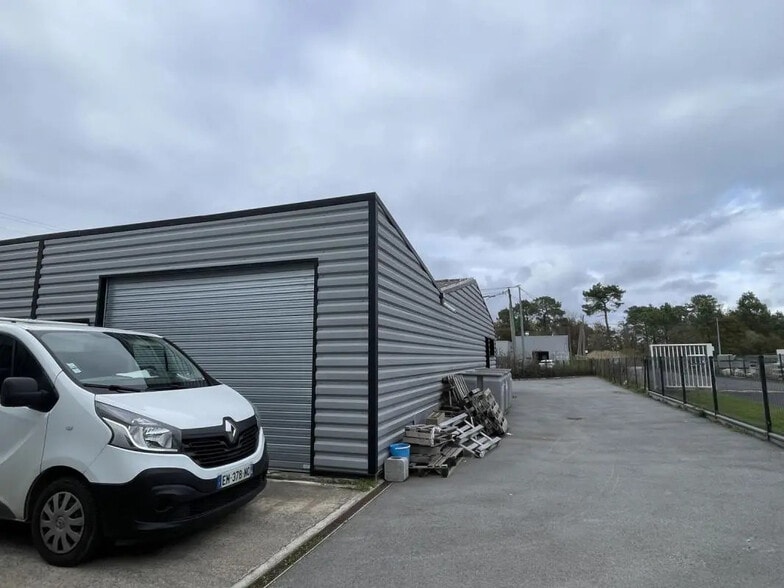 Flex in Plougoumelen for lease - Building Photo - Image 2 of 4