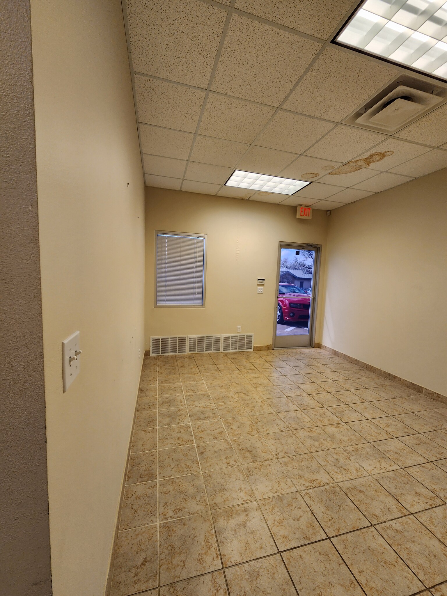 4303 S Bowen Rd, Arlington, TX for lease Interior Photo- Image 1 of 11