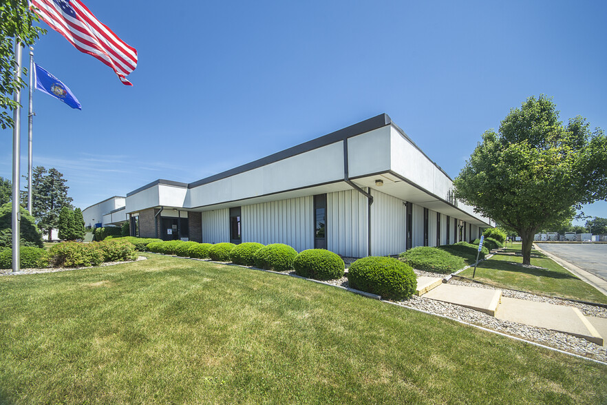 1809 Adel St, Janesville, WI for lease - Building Photo - Image 1 of 1