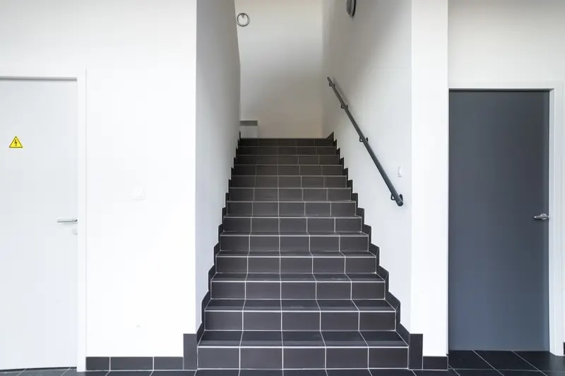 Flex in Taverny for lease - Interior Photo - Image 2 of 12