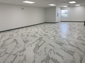 517 Northlake Blvd, North Palm Beach, FL for lease Interior Photo- Image 1 of 3