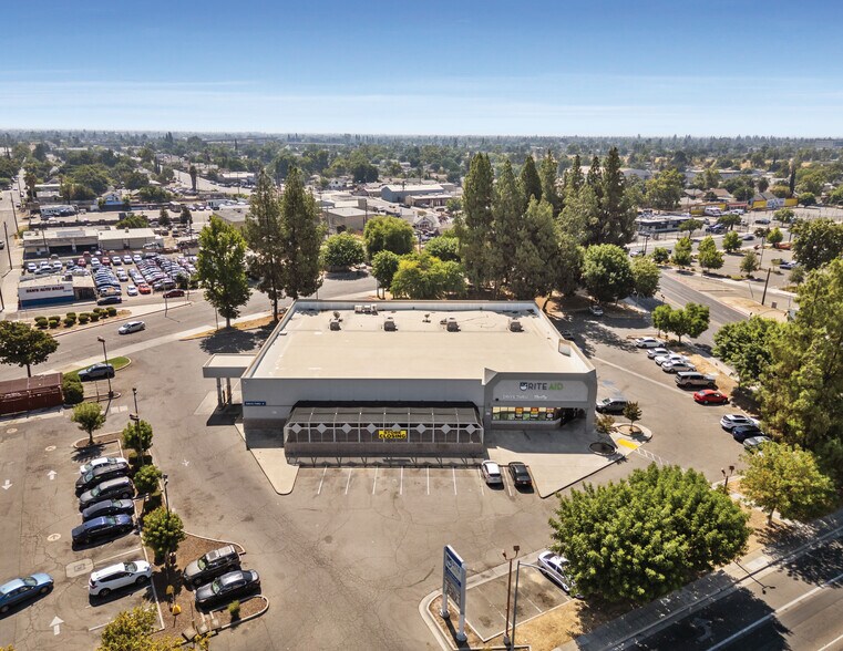 1210 N Blackstone Ave, Fresno, CA for sale - Building Photo - Image 2 of 6